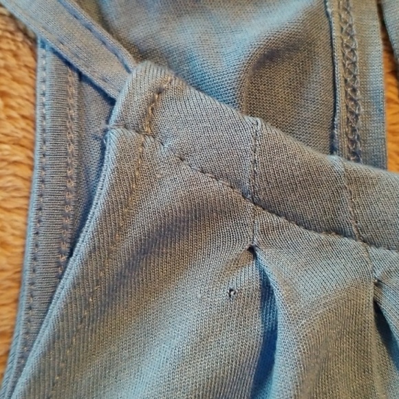 New York & Company keyhole tank - Picture 3 of 4